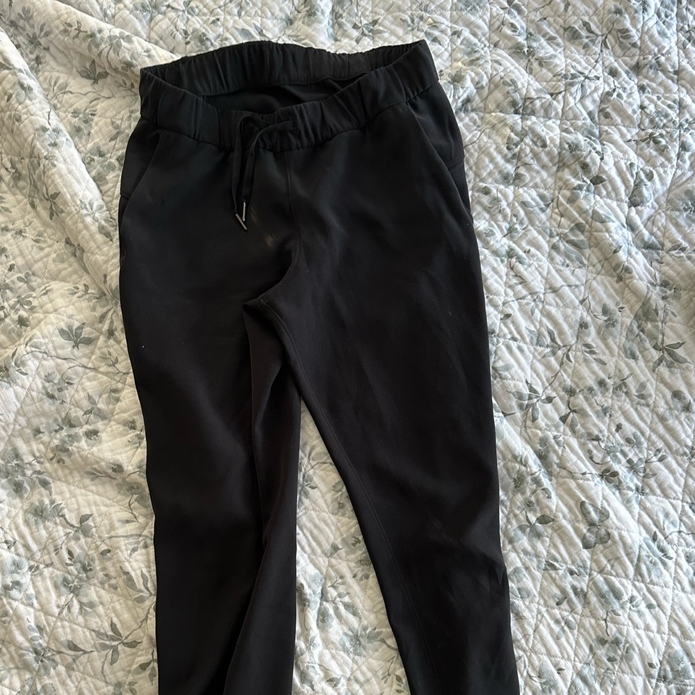 Lululemon on the fly jogger